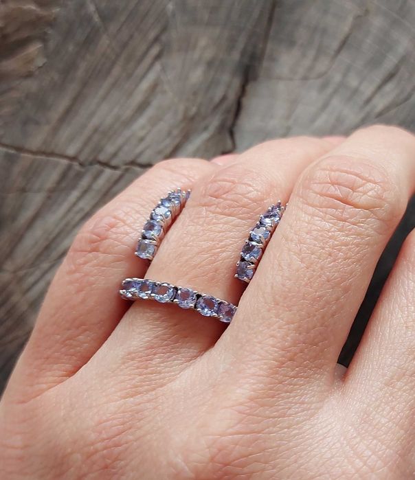 Комплект срібних прикрас із натуральним танзанітом