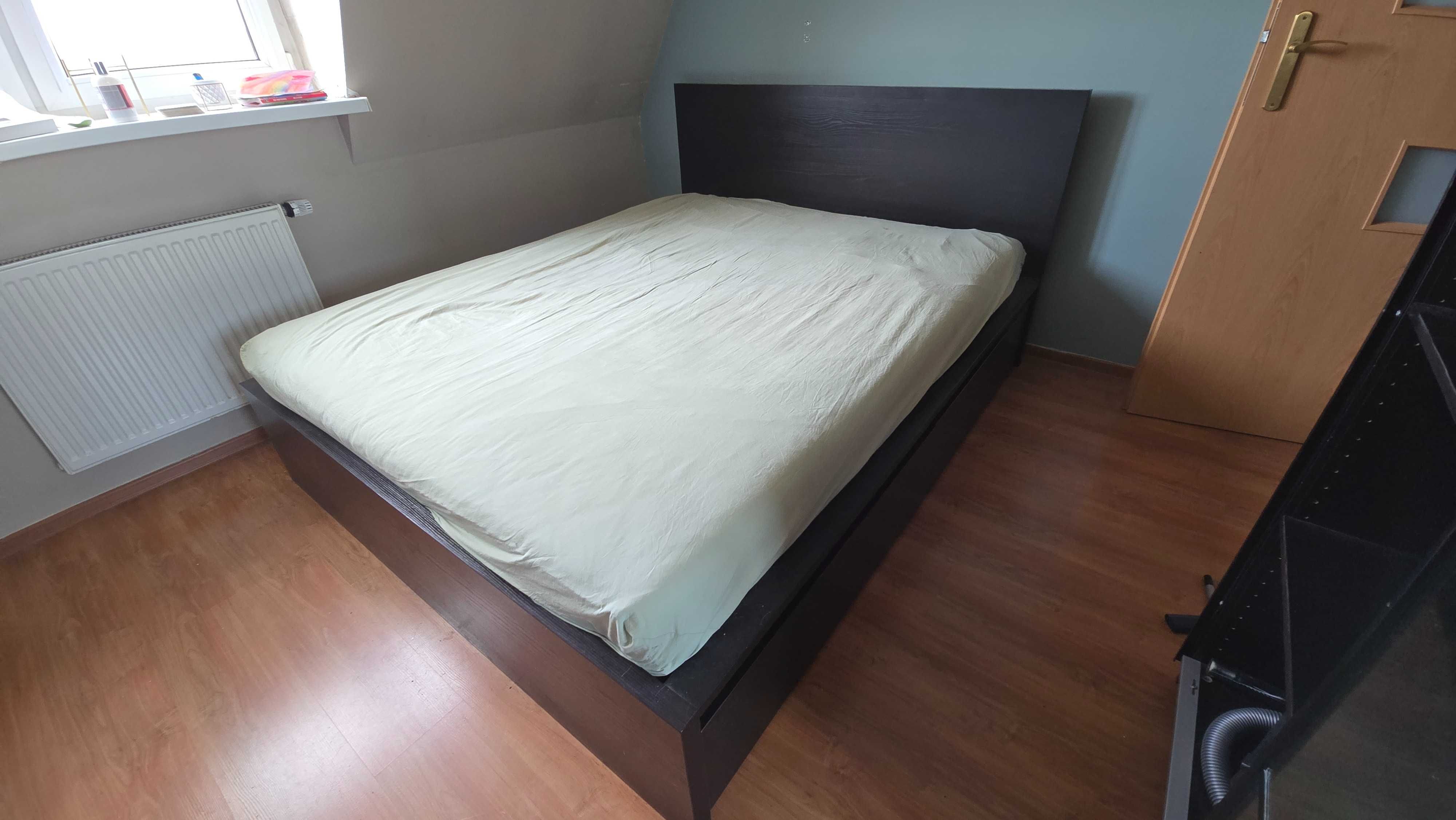 Łóżko IKEA MALM 180×200 z materacem – czarny brąz