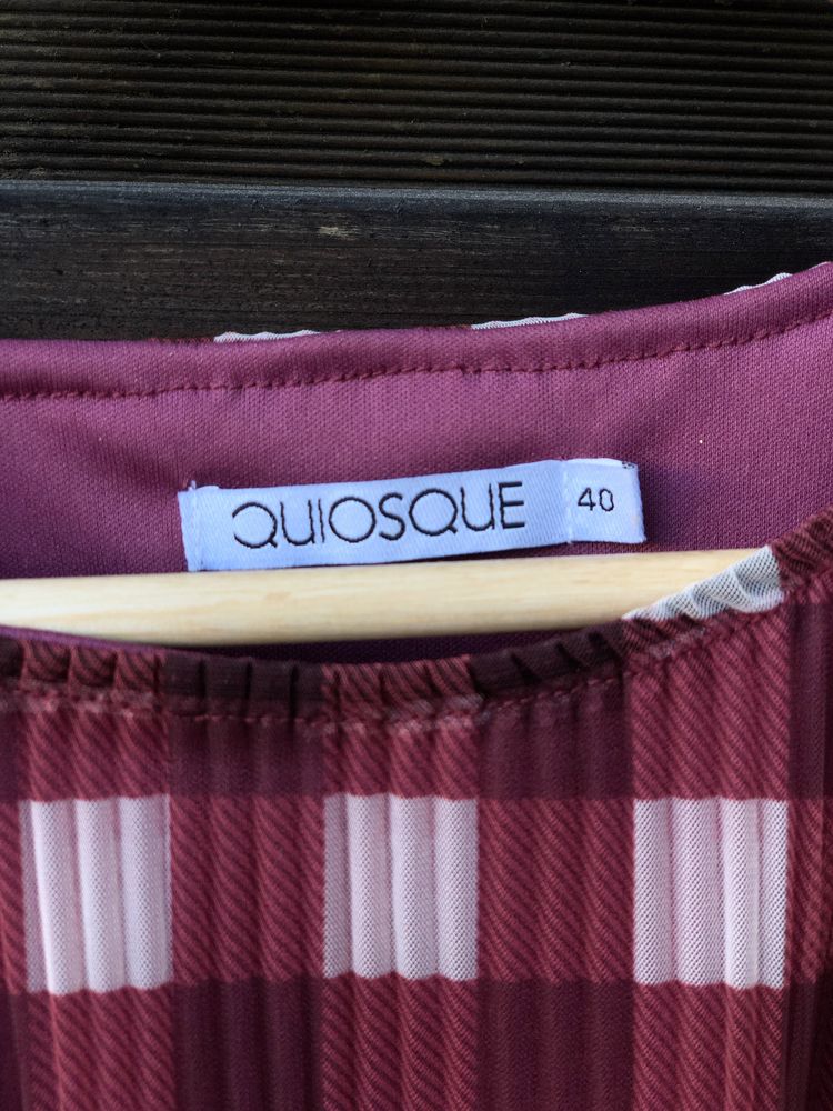 Sukienka w kratkę Quiosque