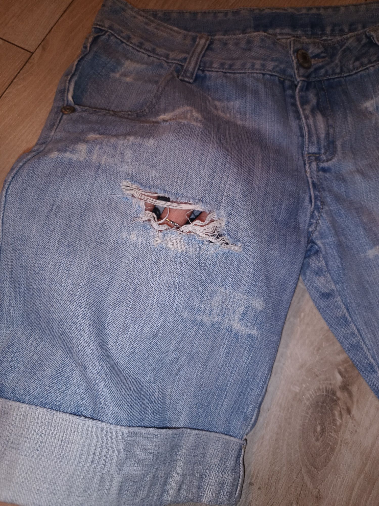 Krótkie spodenki jeansowe przetarcia r 36