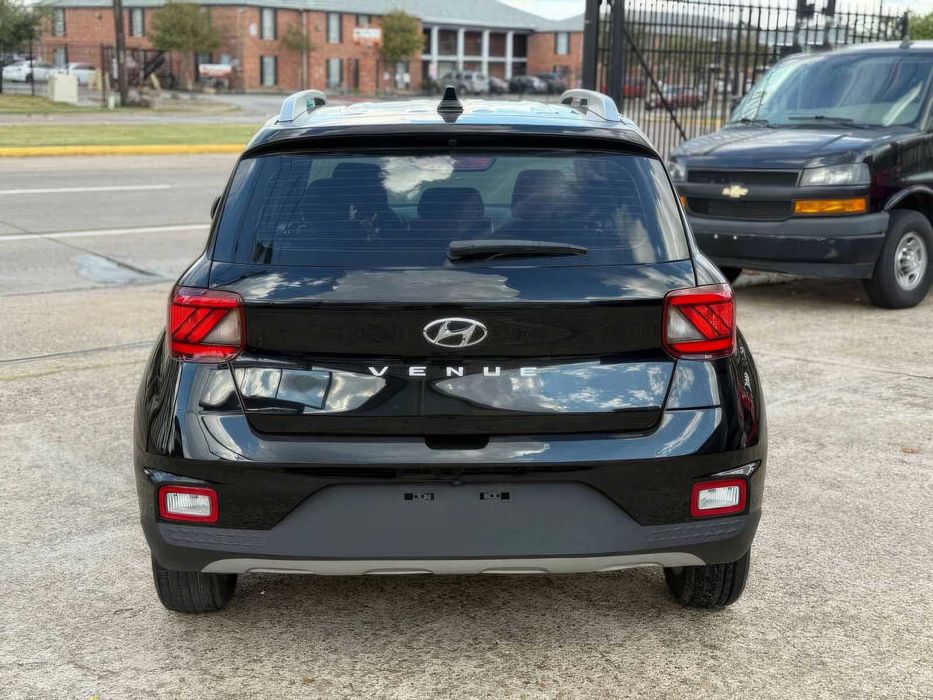 Hyundai Venue      2020