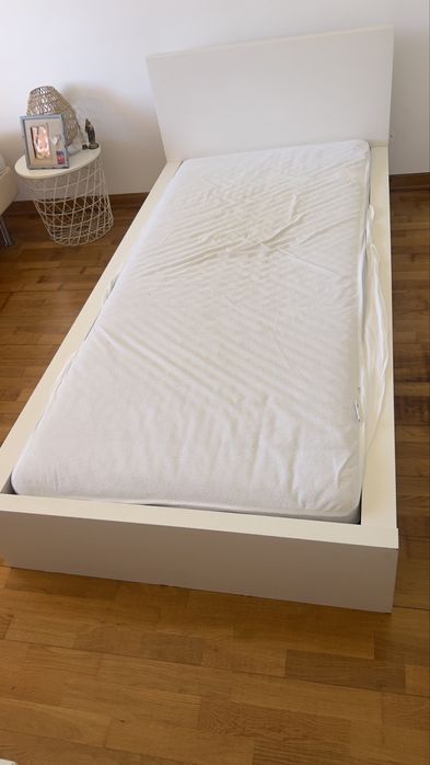 Cama Malm com colchão