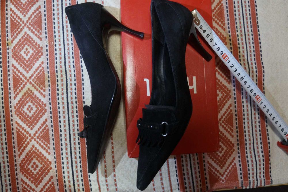 Жіночі Туфлі-човники Hogl чорного кольору , б/в , р.39