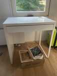 Małe biurko IKEA