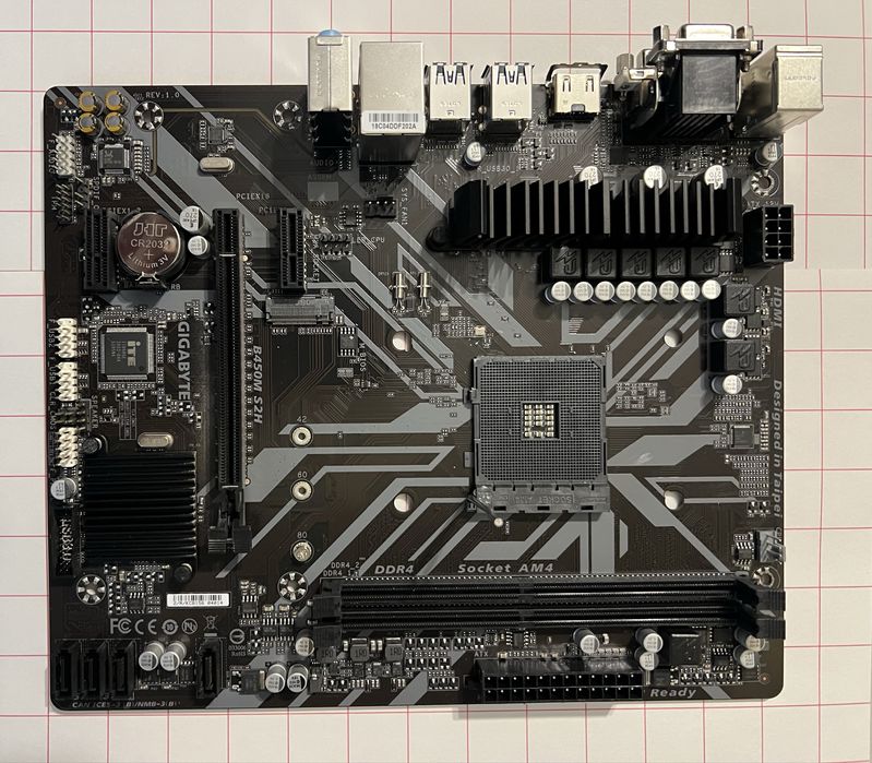 Материнська плата GIGABYTE B450M S2H (Socket AM4, mATX)