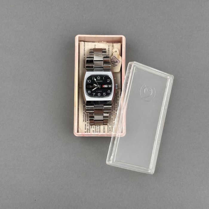 Zegarek vintage Slava – Tank | czarna tarcza | dzień + data | USSR