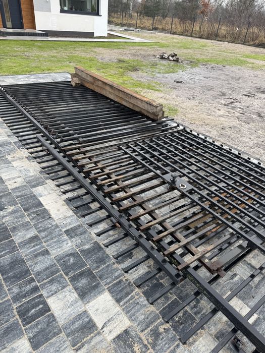 Sprzedam brame wjazdowa.