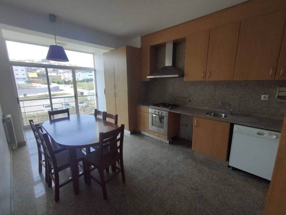 Apartamento T3 renovado para arrendar em Santo Tirso