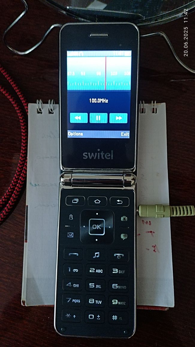 Кнопочный телефон Switel Classico M600D
