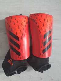 Ochraniacze  piłkarskie adidas predator