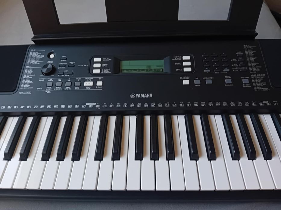 Keyboard  Yamaha   PSR E373