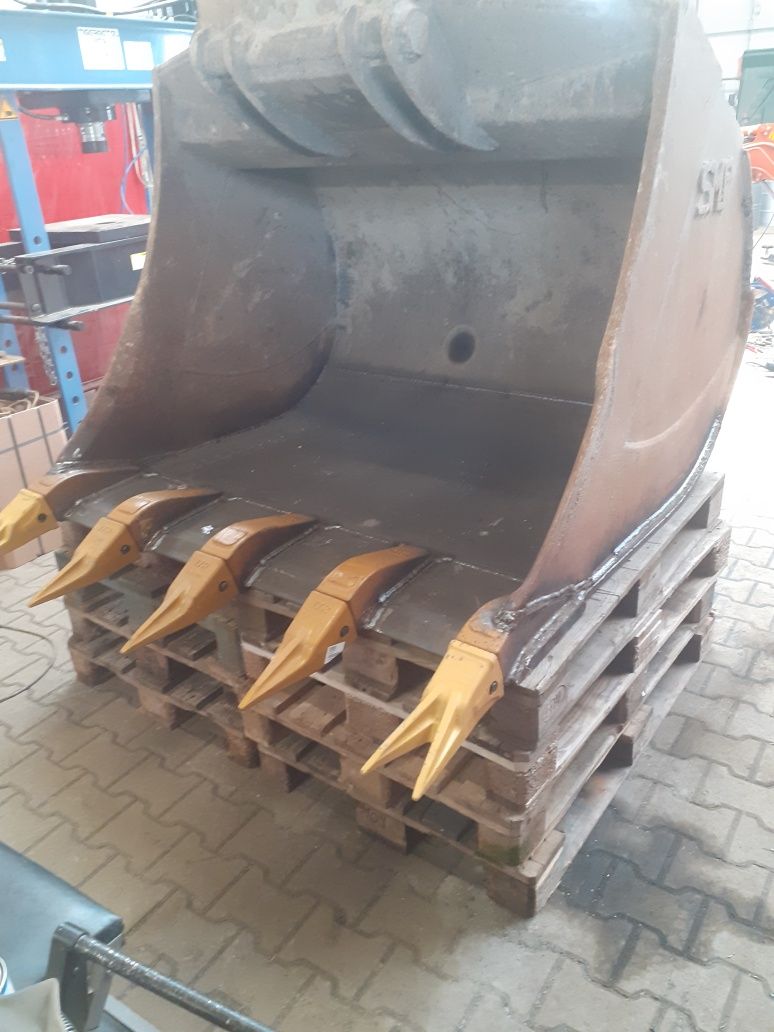 Spawanie , naprawa łyżek , regeneracja otworów.