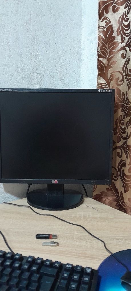 Монитор LG Flatron L1953TR