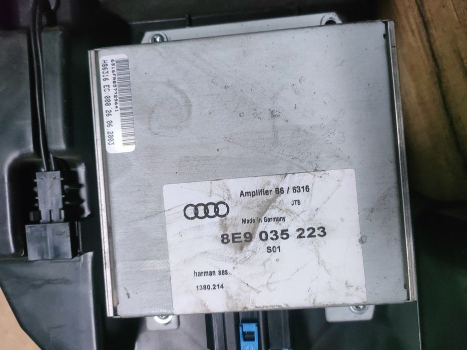 Audi A4 B6 subwoofer kombi wmacniacz