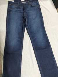 Jeansy Wrangler Straight Leg