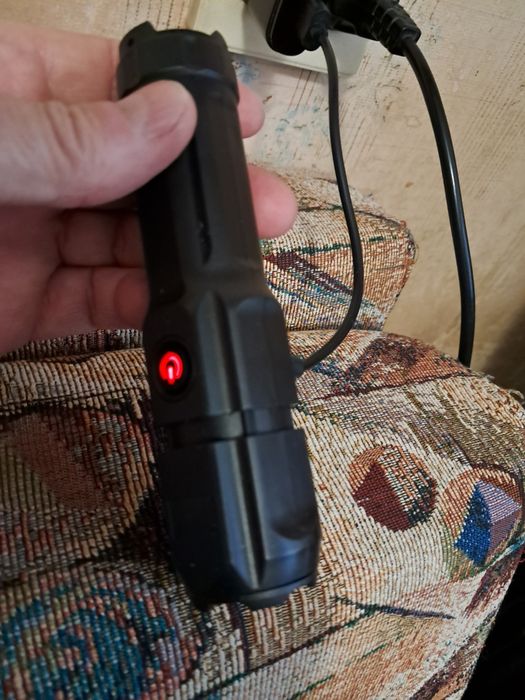 Продається акумуляторний ліхтарик