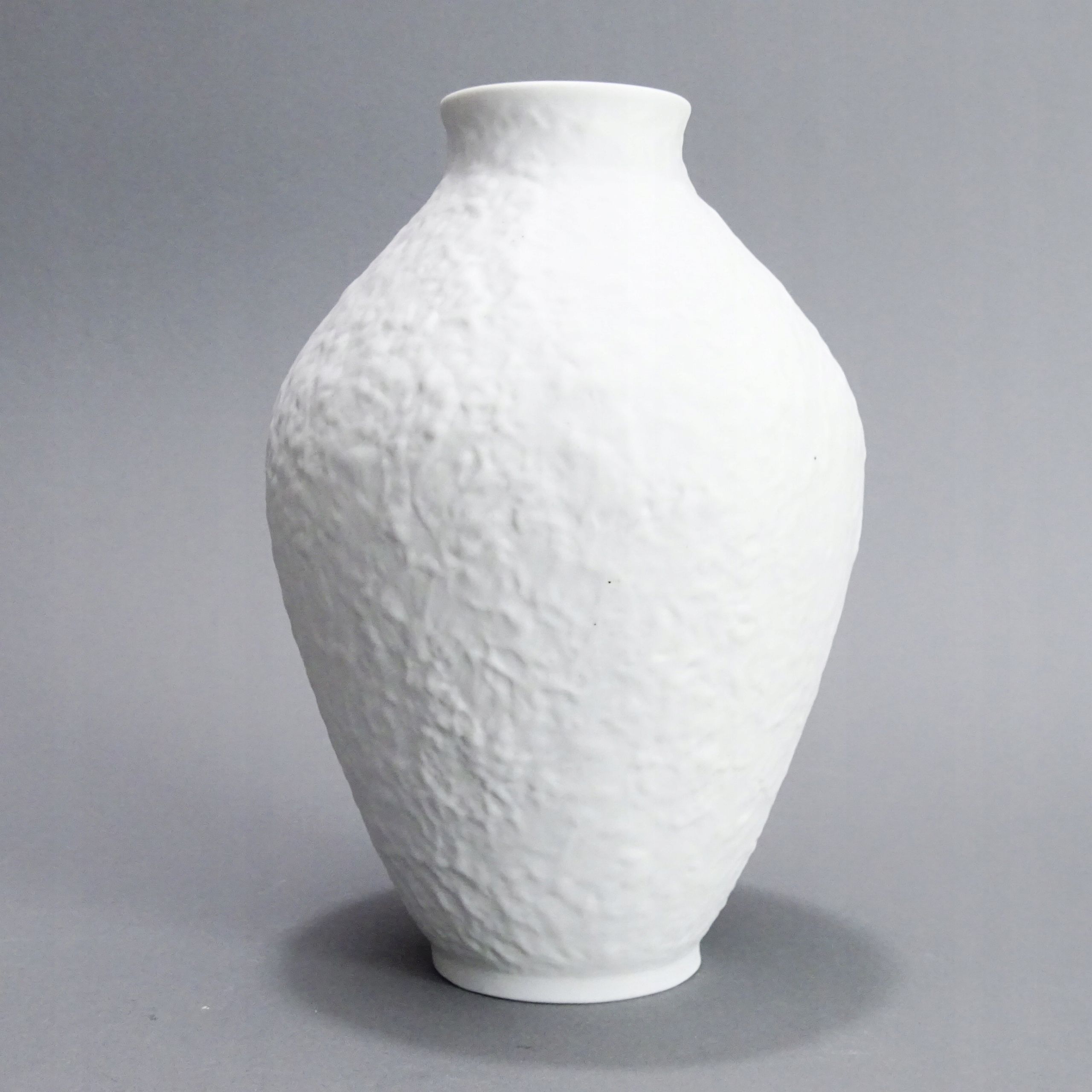 lata 60 wazon z białej nieszkliwionej porcelany metzler & orloff