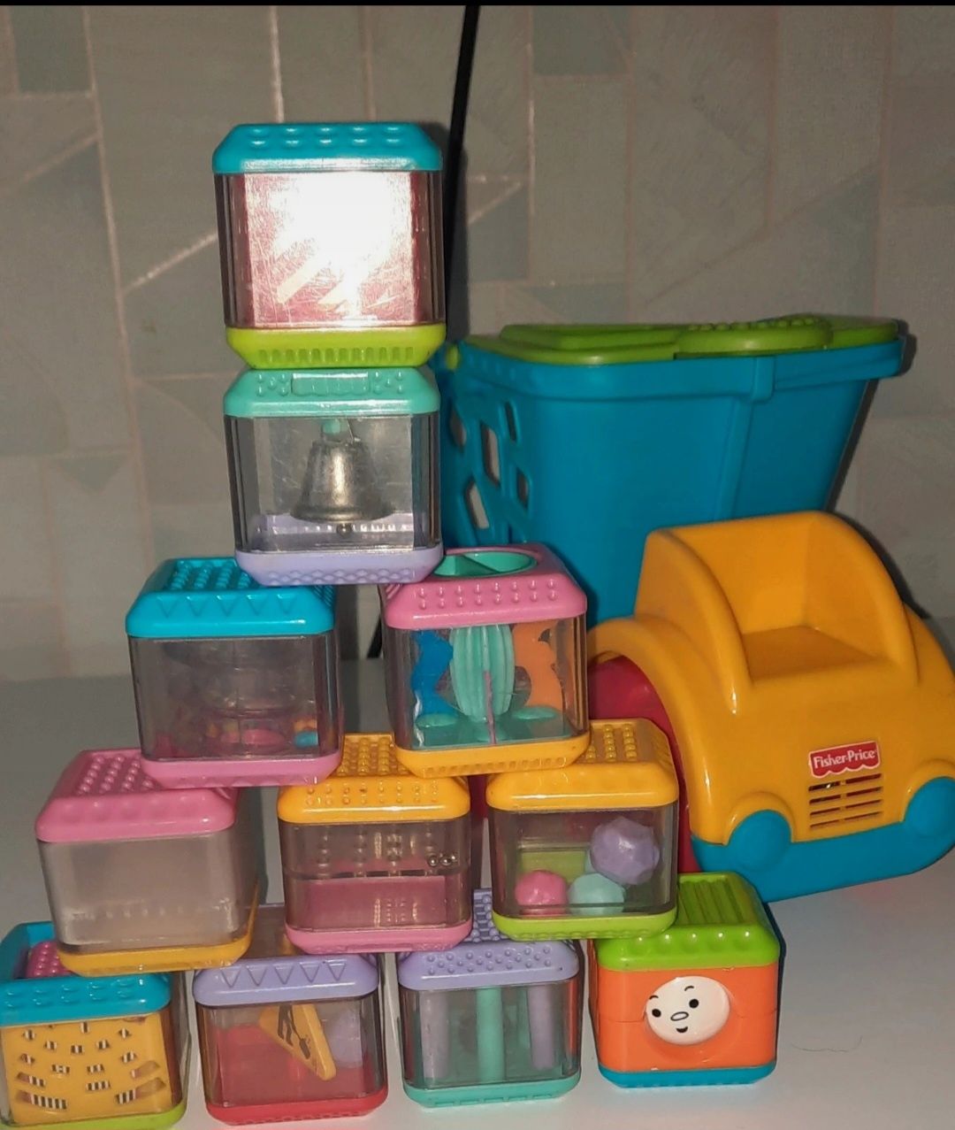 Samochód, klocki Fisher price, klocki sensoryczne