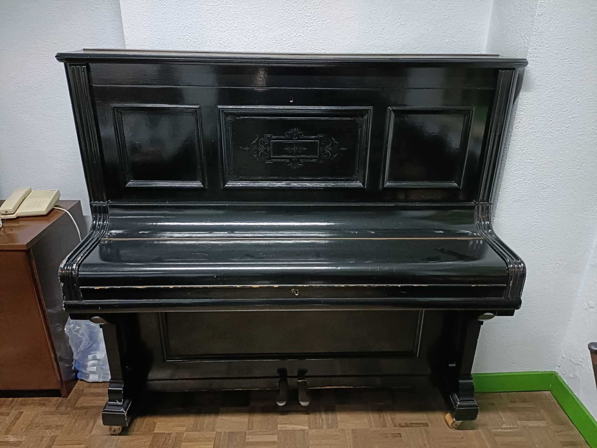 2 Pianos em muito Bom Estado