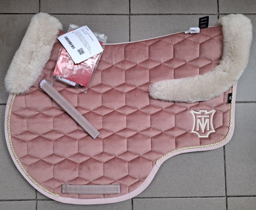 Nowy czaprak skokowy Velvet Mattes z futerkiem misty rose