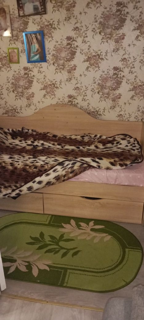 Продам ліжко з матрацом