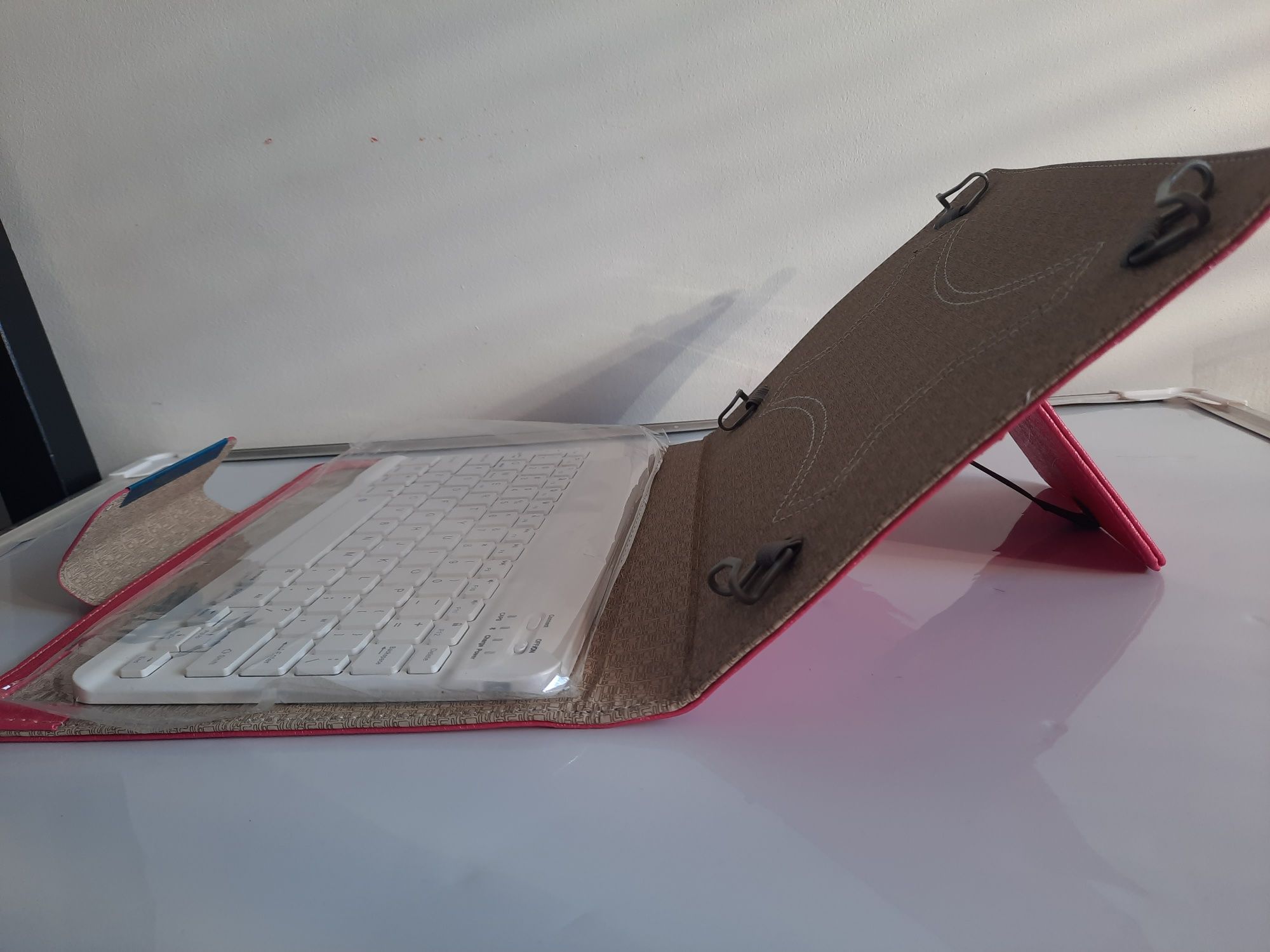 Etui uniwersalny na IPad / Samsung / Huawei mediapad tab z klawiaturą
