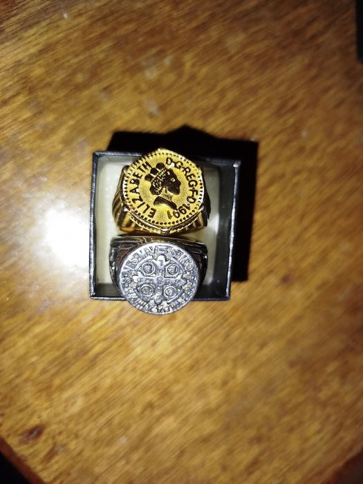 Dois anéis vendo por me ficar largoss