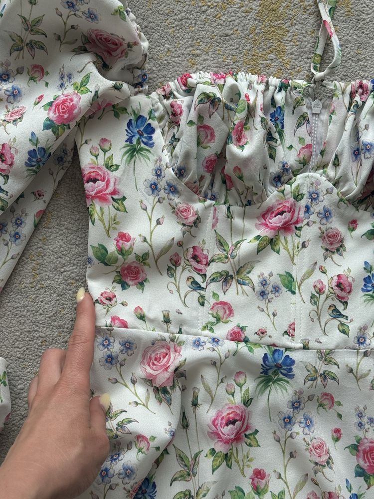 Vestido mini/midi floral com decote S/M