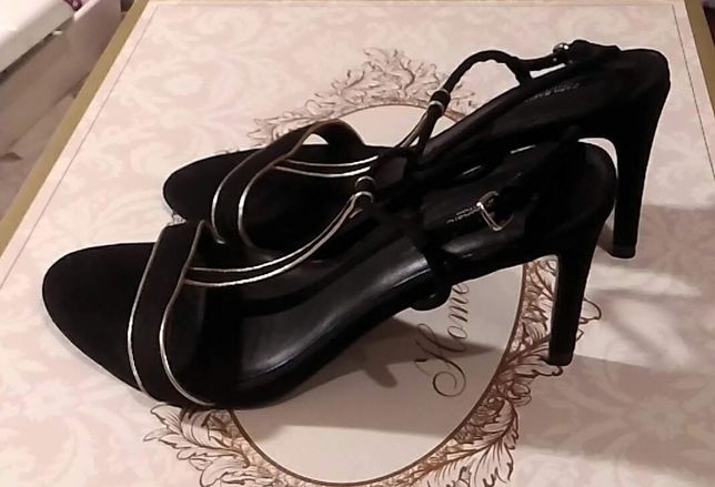 Босоножки чёрные кожаные на шпильке Zara basic 39 размер.
