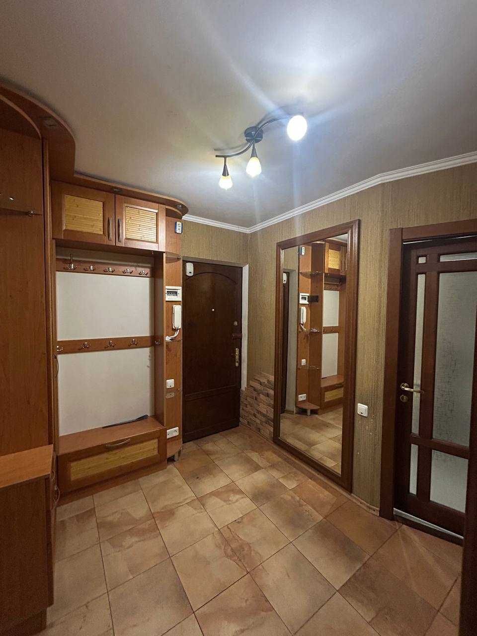 Продам 3-кімнатну квартиру з капітальним ремонтом на Черемушках