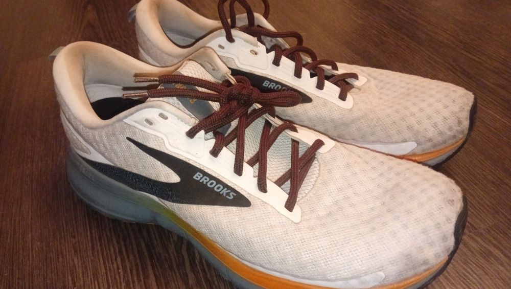 Кросівки  Brooks 43-44розмір
