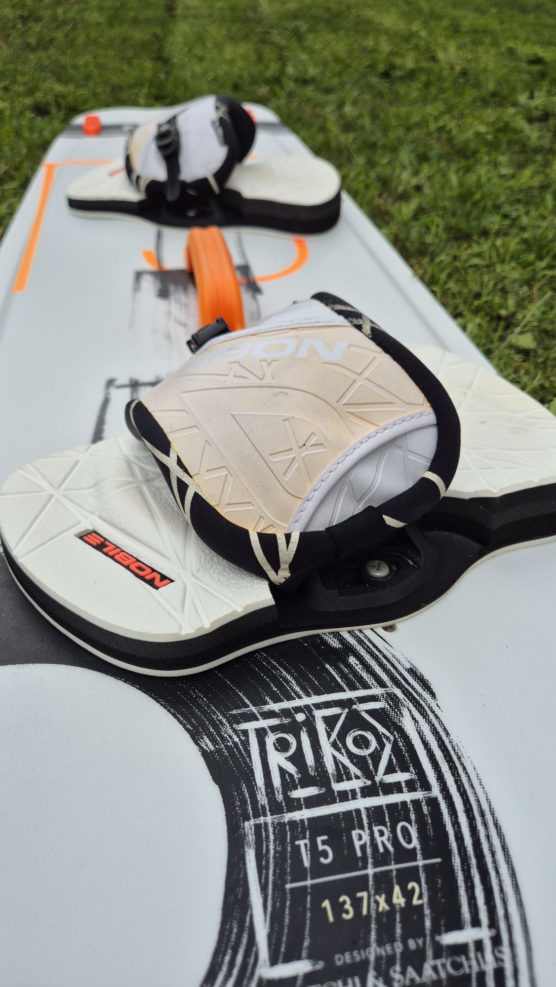 Zestaw kitesurfingowy – Core Nexus 9 m² + 12 m², bar Core Sensor, desk