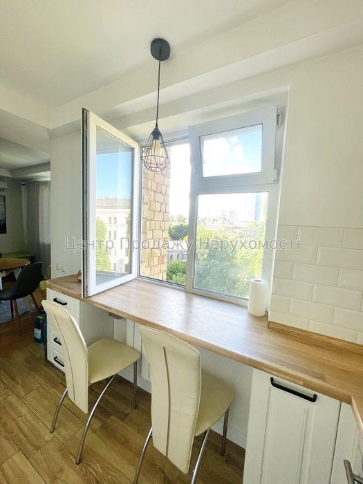 Продам 3к. КПІ (м. Політехнічний інститут) Шевченківський р-н. Центр