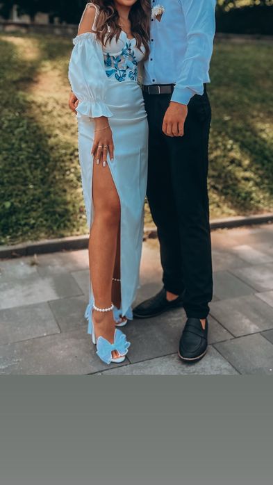 Дуже гарний Святкове вбрання.Юбка+корсет+туфельки