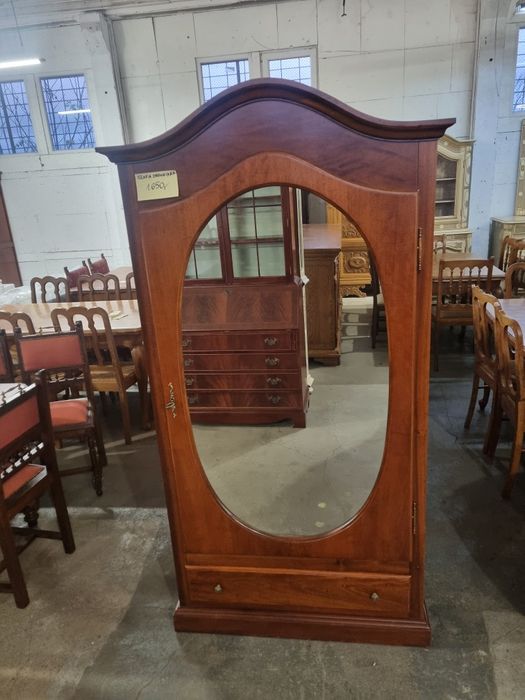 szafa stylowa z lustrem