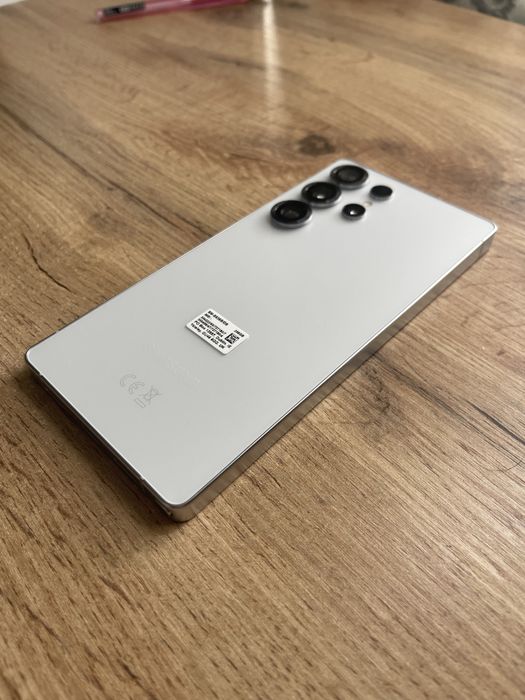 Подам SAMSUNG S25 ULTRA (Є чек про покупку) на гарантії