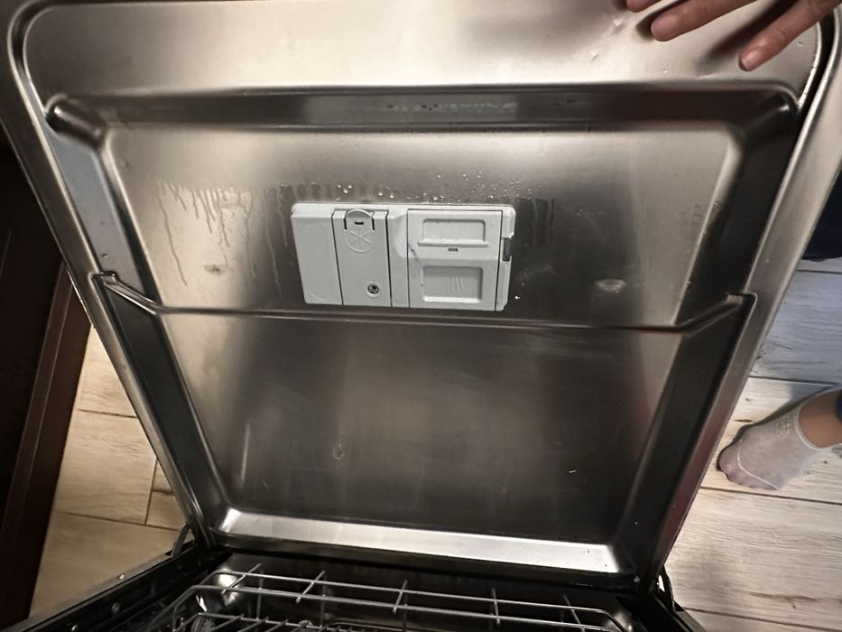 Продам посудомоечную машинку Hotpoint Ariston