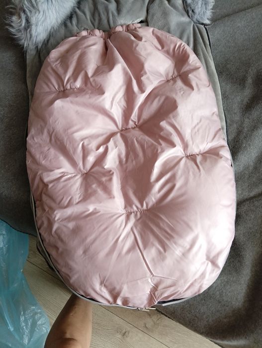 Sprzedam kombinezon i śpiwór w bardzo dobrym stanie