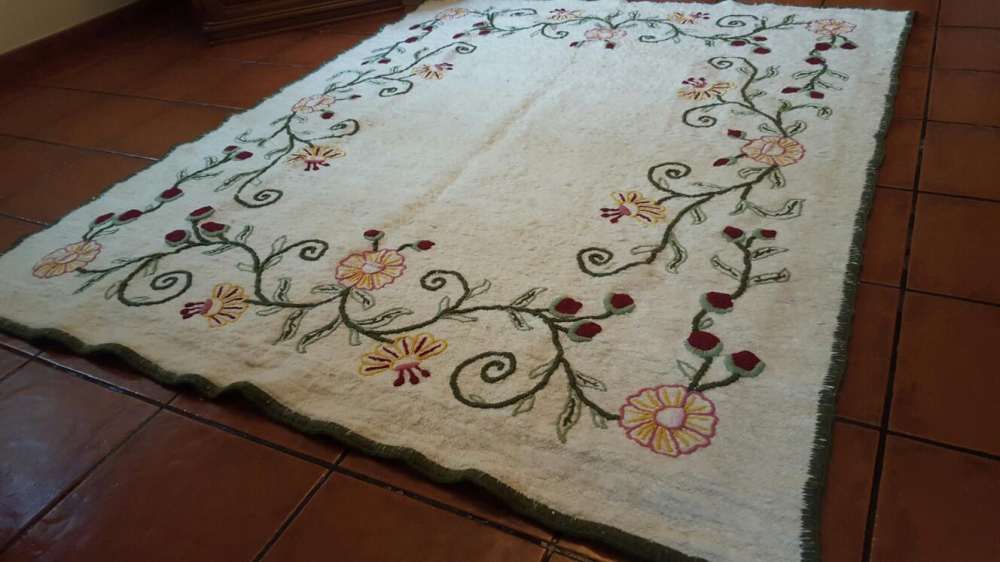 Manta em LÃ Natural UNICA NOVA