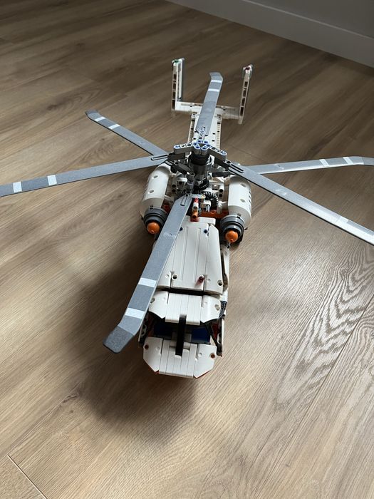 Śmigłowiec towarowy Lego Technic 42052