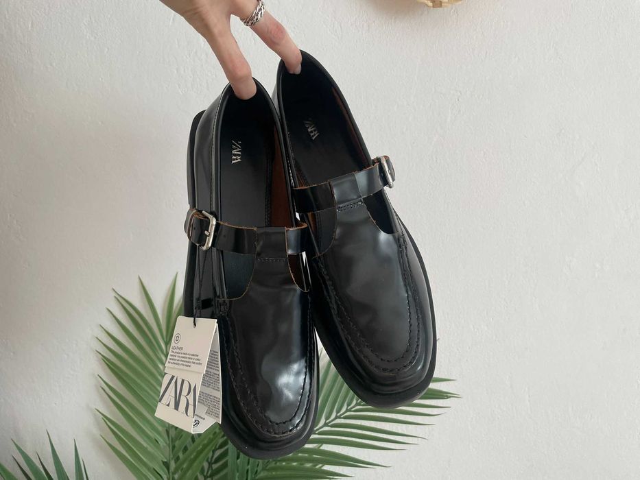 Zara mokasyny czarne skórzane skóra naturalna lakierowane klamry 40 26