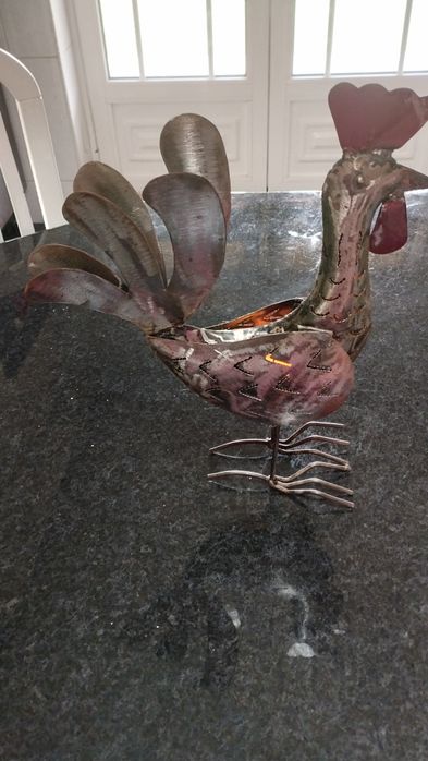 Galo decorativo , com recipiente para vela