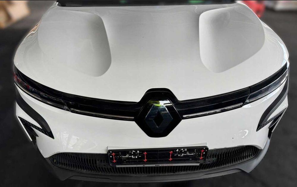 Renault Megane E-Tech Бампер запчастини до меган е-теч детали