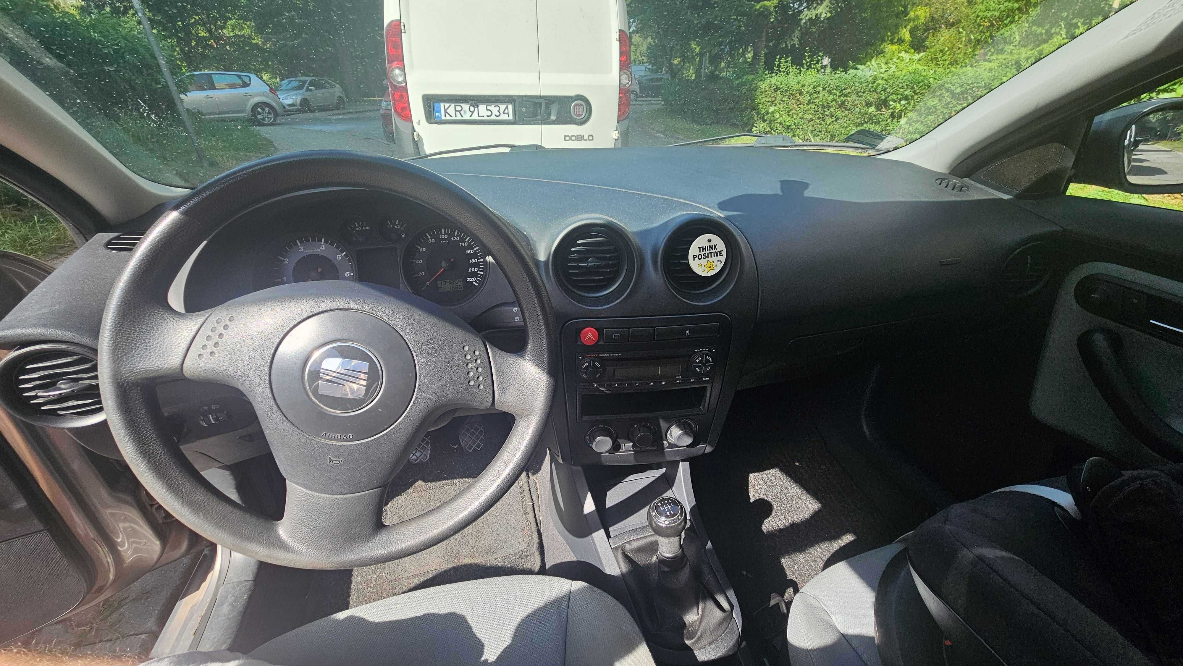 Seat Ibiza 1.2 benzyna, 2002 r. Niski przebieg, klima, 2 komplety opon