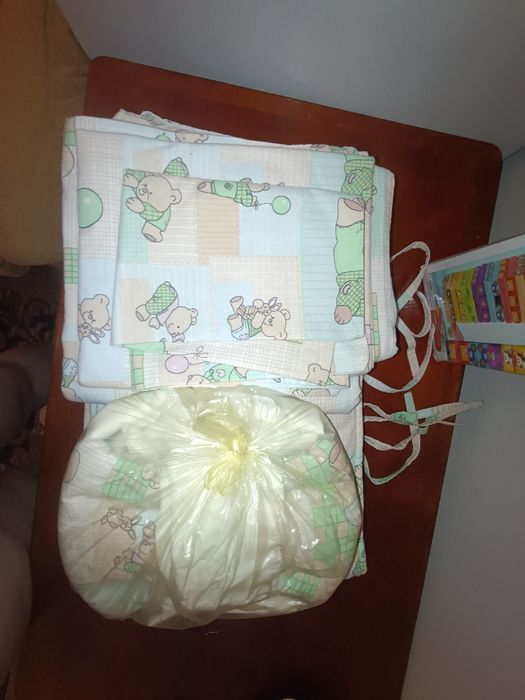 Бортики і тримач балдахіну