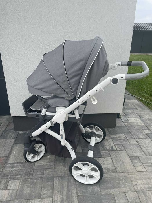 Wózek Roan Bass Soft 3w1 (gondola, nosidełko i spacerówka)