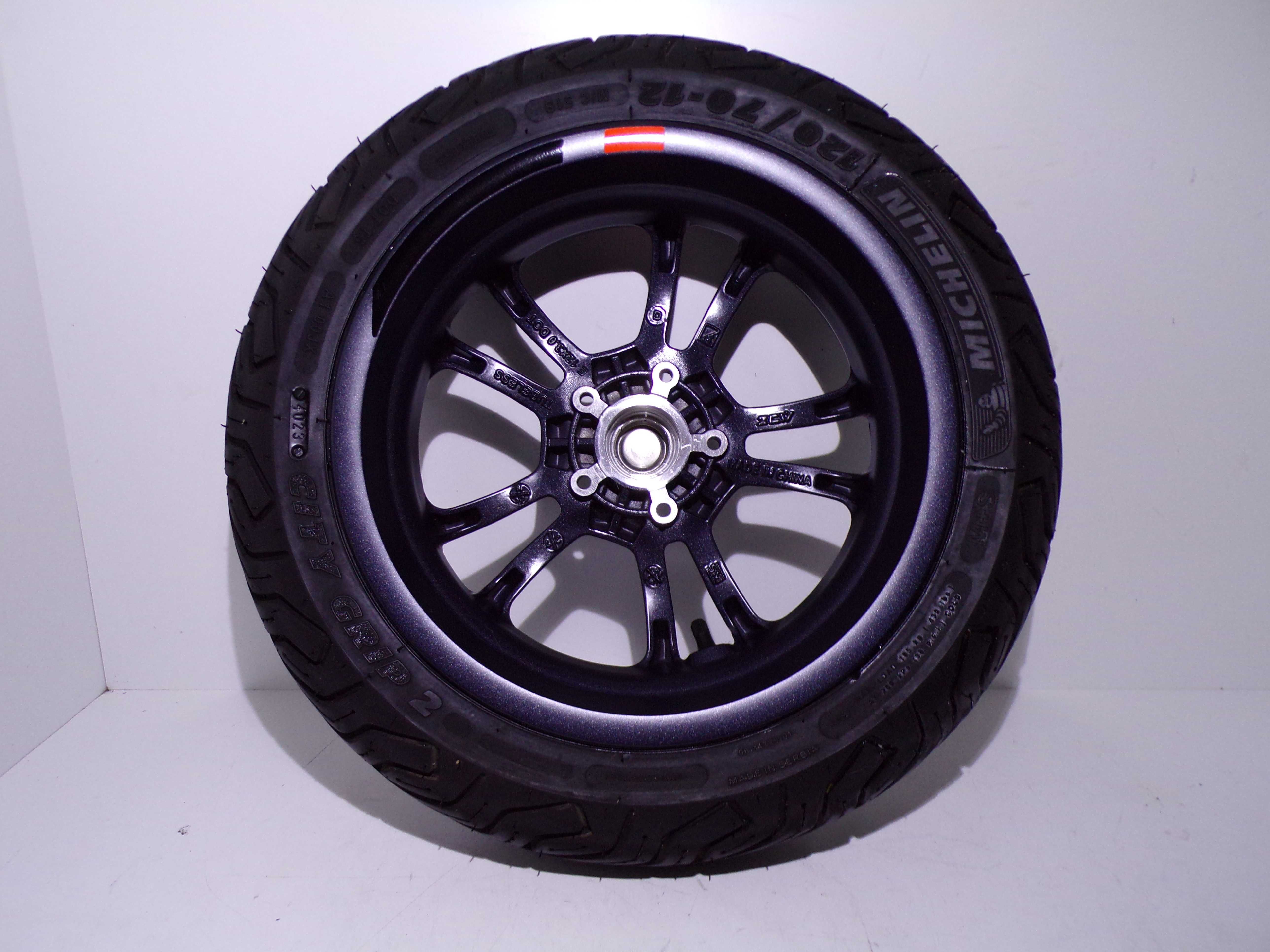 Koła Felgi z Oponami Najnowszy Model Vespa GTS 125/300cc OEM.