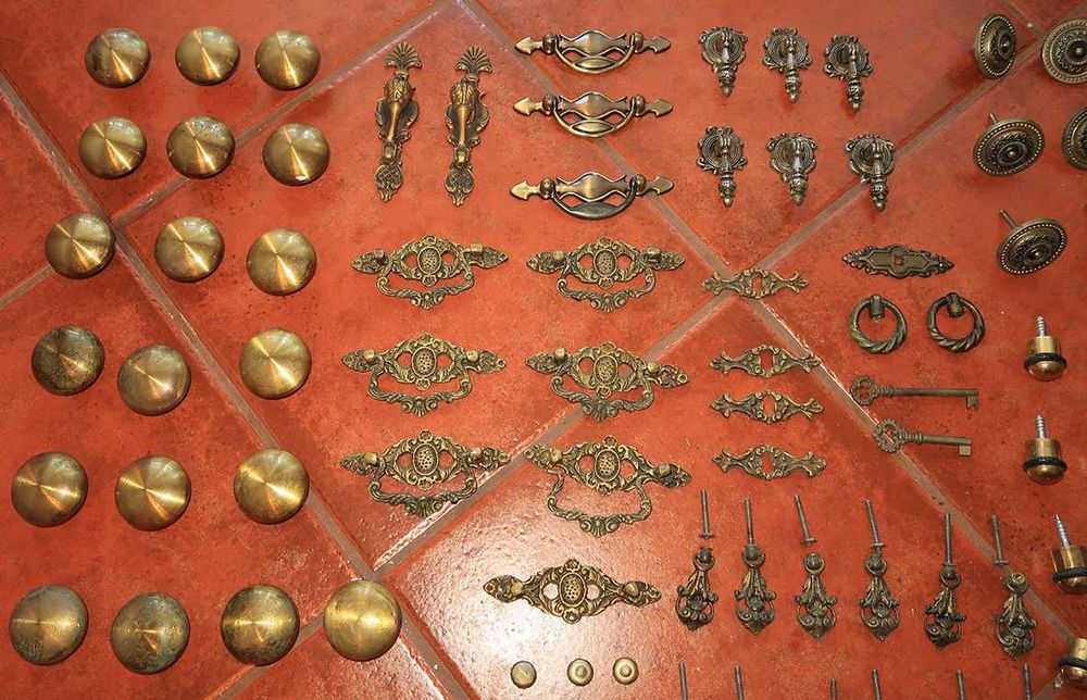 Puxadores e peças para gavetas móveis portas ou janelas