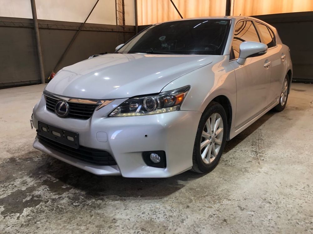 LEXUS CT200h продам авто