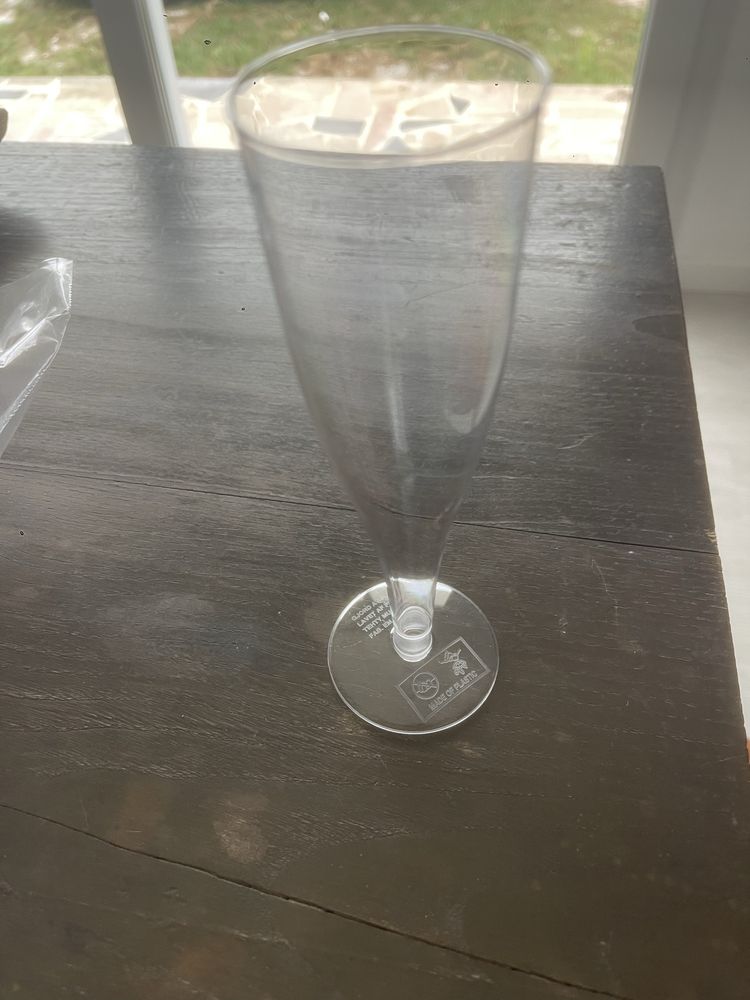 Copos de gin e de champanhe reutilizaveis